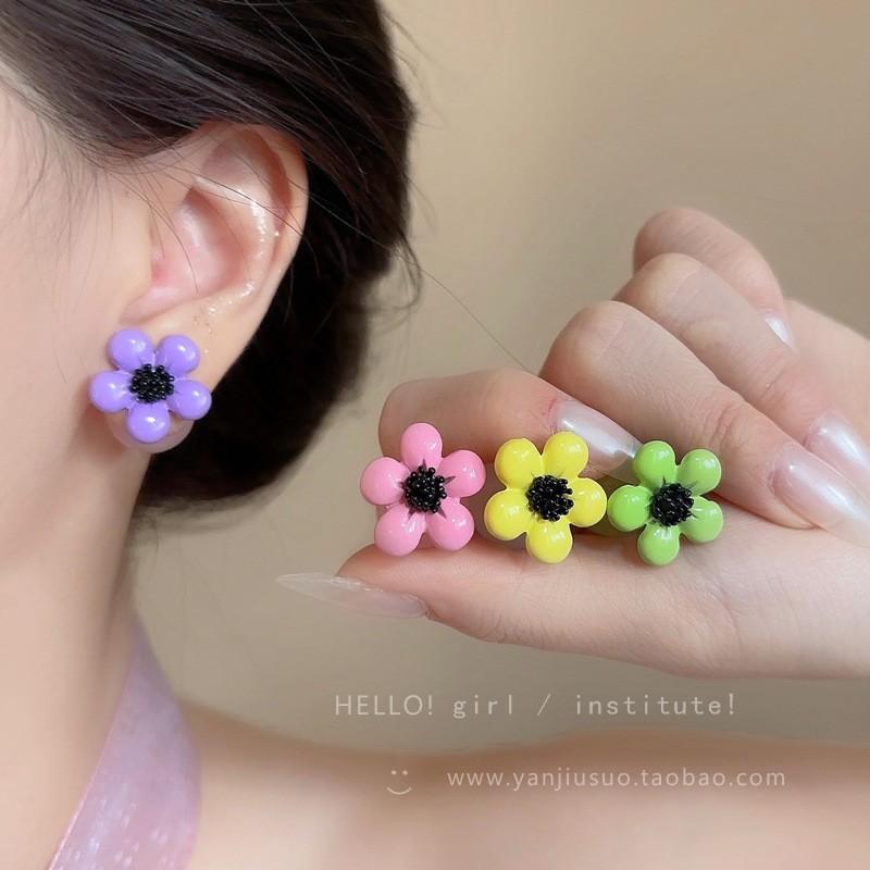 Spray paint flower round resin earrings small fresh fashionable temperament stud earrings niche design personalized earrings women
Spray paint flower round resin earrings small fresh fashionable temperament stud earrings niche design personalized earrings women