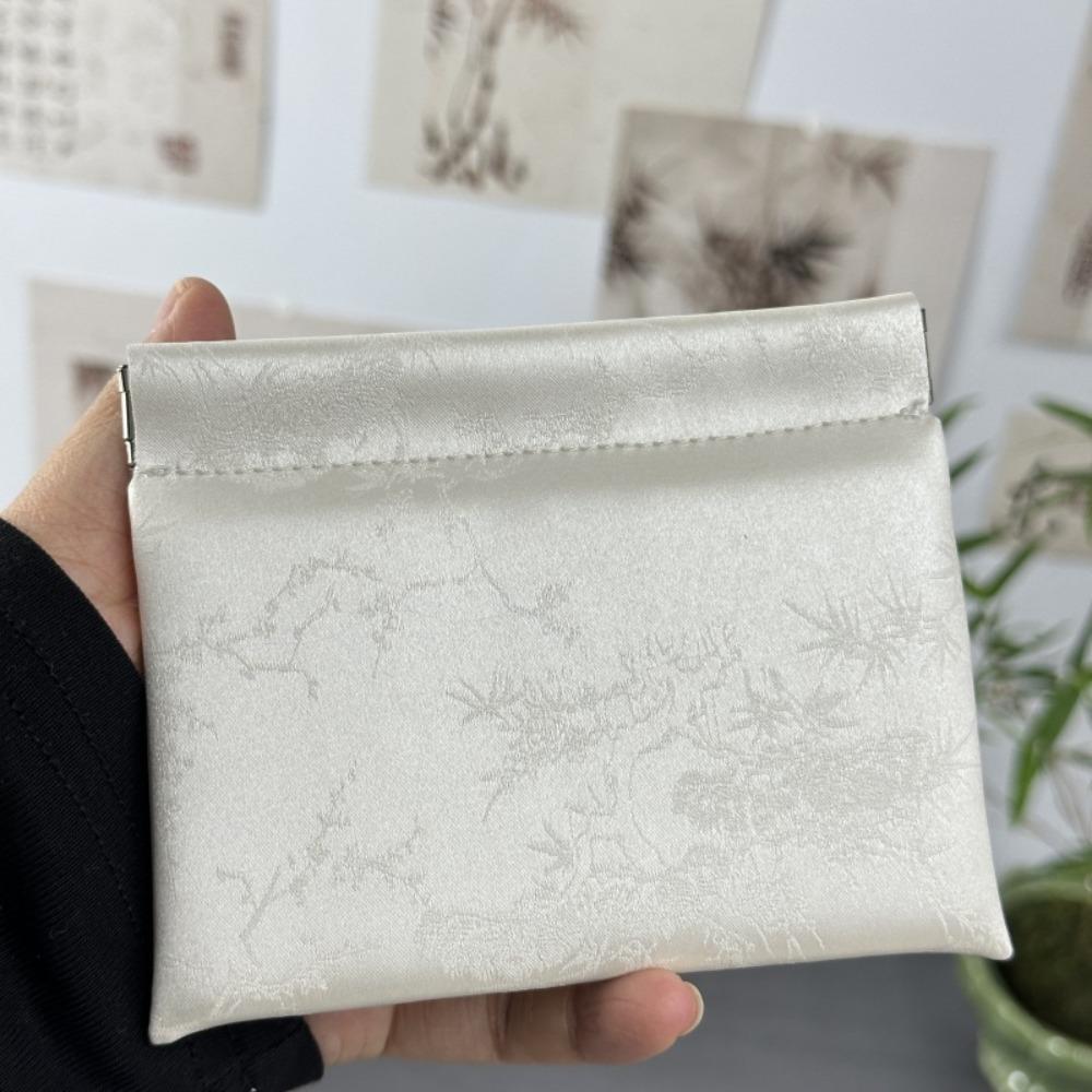 Mini Simple Lipstick Makeup Bag Nylon Travel Cosmetic Organizer Pouch Portable Storage Bag for Women Girls бежевий
Mini Simple Lipstick Makeup Bag Nylon Travel Cosmetic Organizer Pouch Portable Storage Bag for Women Girls бежевий