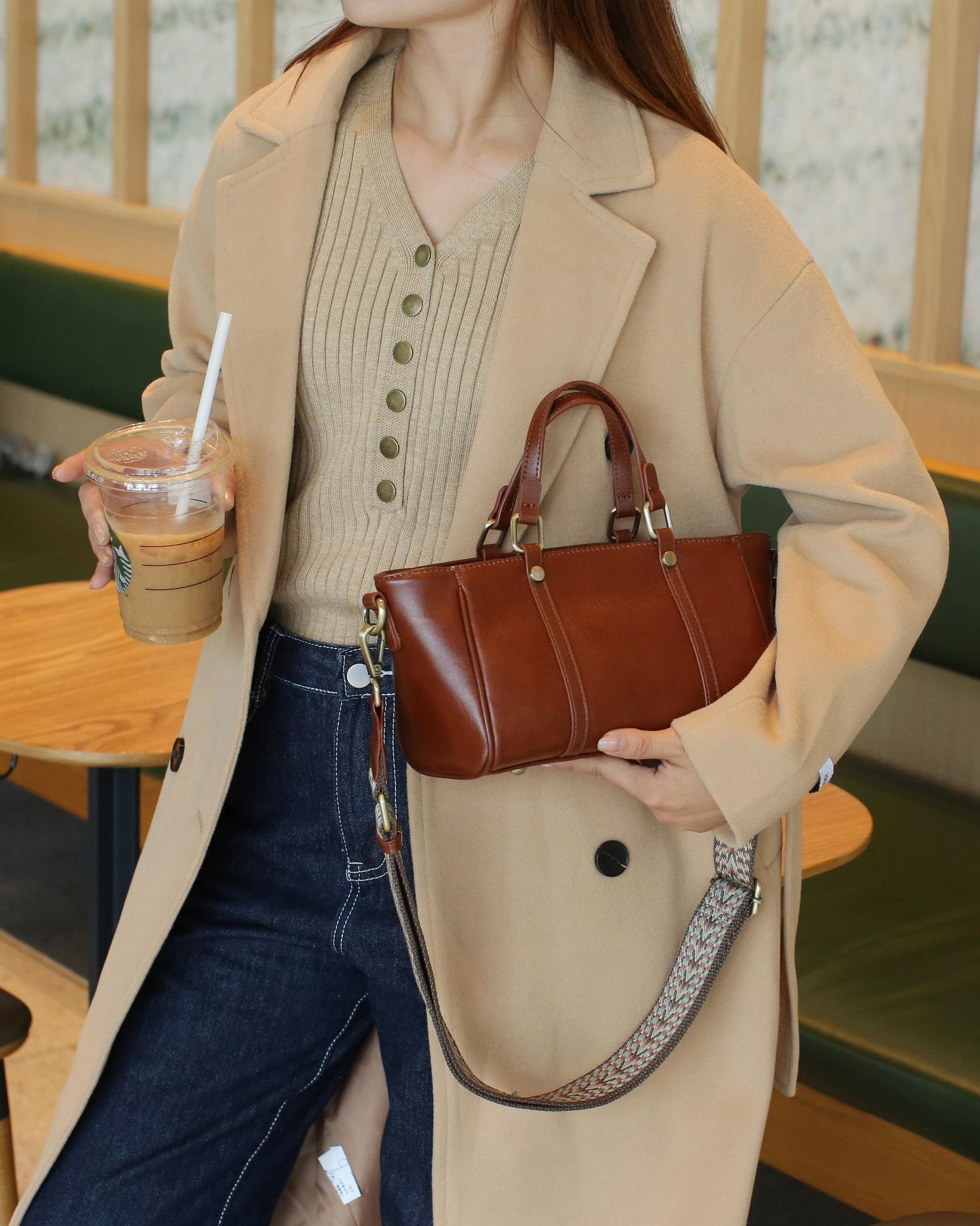 Винтажная женская сумка из коровьей кожи первого слоя, новая натуральная кожа растительного дубления, портативная сумка-мессенджер, полированная мягкая кожа, прямая трансляция.
Винтажная женская сумка из коровьей кожи первого слоя, новая натуральная кожа растительного дубления, портативная сумка-мессенджер, полированная мягкая кожа, прямая трансляция.