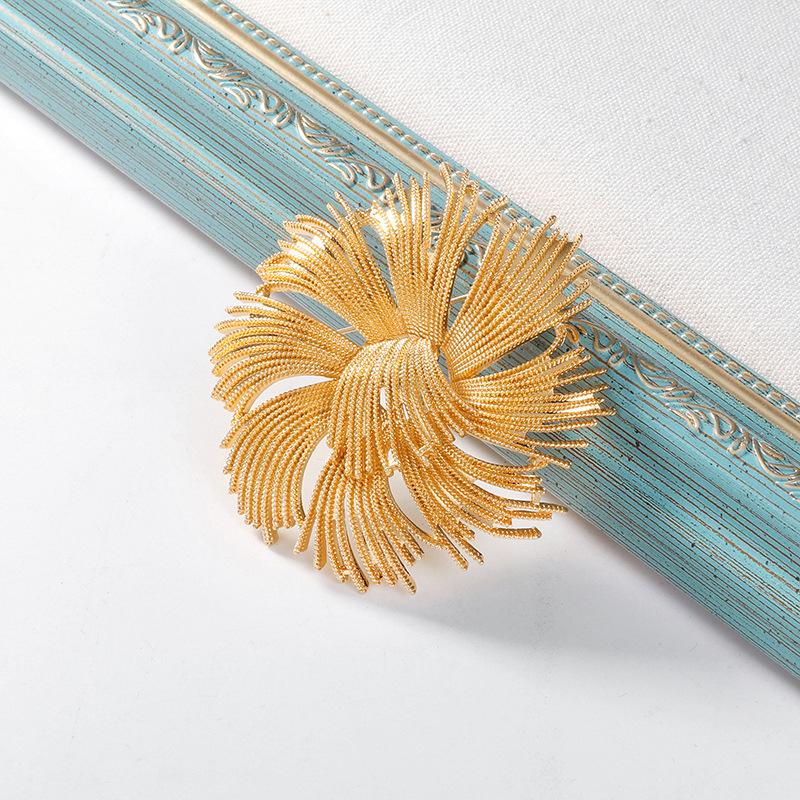 Big Beautiful Flower Brooches Lapel Pin For Women Unisex Banquet Party Office Brooch Pins Badge Jewelry Gifts
Big Beautiful Flower Brooches Lapel Pin For Women Unisex Banquet Party Office Brooch Pins Badge Jewelry Gifts