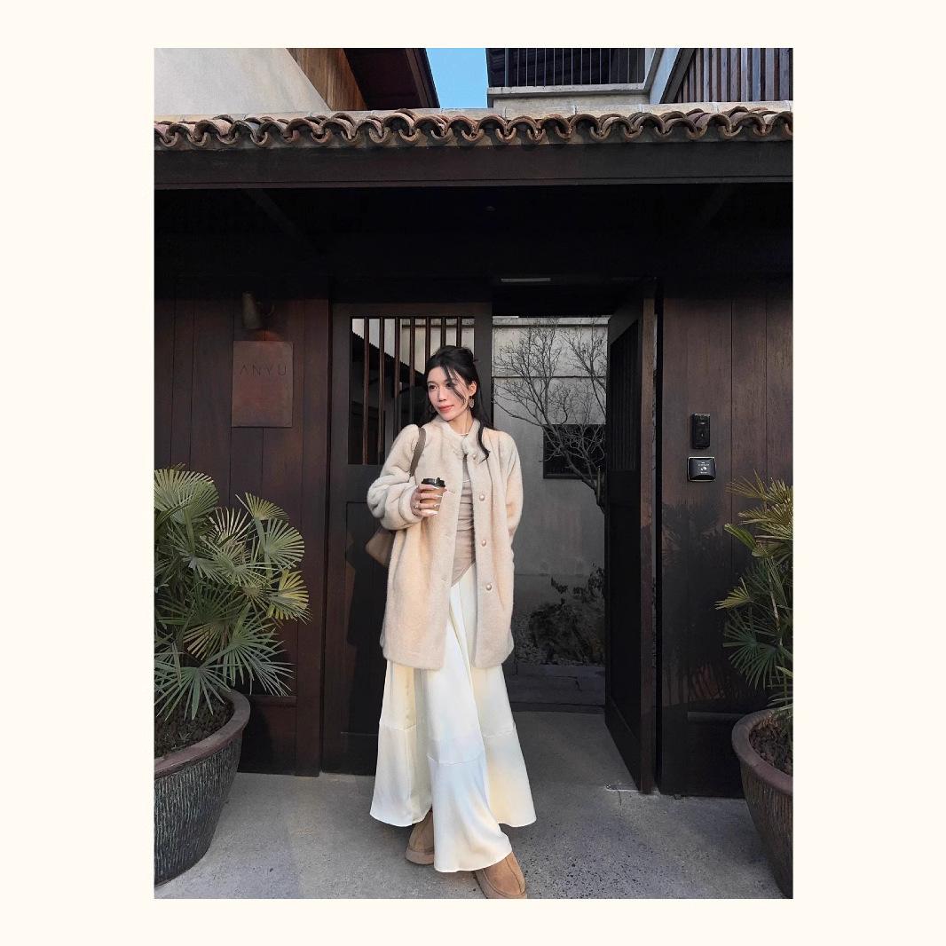 Новая шуба из искусственного меха зимняя женская одежда высококлассная с маленьким ароматом утолщенная средней длины из плюша из овечьей шерсти S Below 52.5kg
Новая шуба из искусственного меха зимняя женская одежда высококлассная с маленьким ароматом утолщенная средней длины из плюша из овечьей шерсти S Below 52.5kg