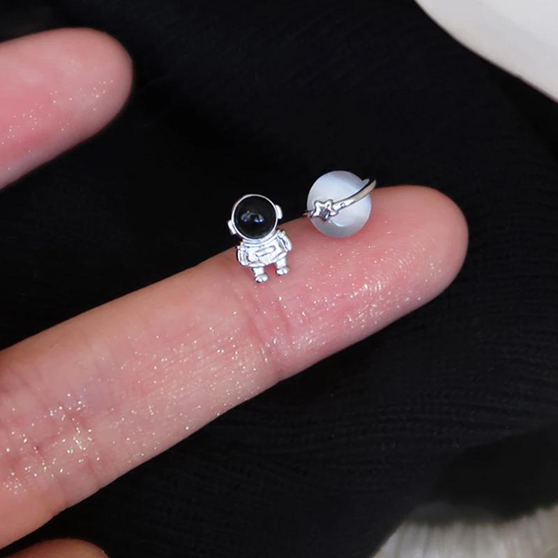 Minimalism Silver Color Cute Space Astronaut Stud Earrings for Women Asymmetric Planet Opal Lovely Simple Ear Piercing Jewelry срібний
Minimalism Silver Color Cute Space Astronaut Stud Earrings for Women Asymmetric Planet Opal Lovely Simple Ear Piercing Jewelry срібний