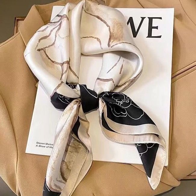 Luxury Small Square Scarf: Elegant Decorative Accessory Versatile as Necktie & Scarf
Luxury Small Square Scarf: Elegant Decorative Accessory Versatile as Necktie & Scarf