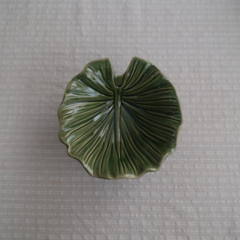 Leaf Ceramic Plate: Versatile for Snacks, Salads, Desserts, and Dining Table Decor
Leaf Ceramic Plate: Versatile for Snacks, Salads, Desserts, and Dining Table Decor