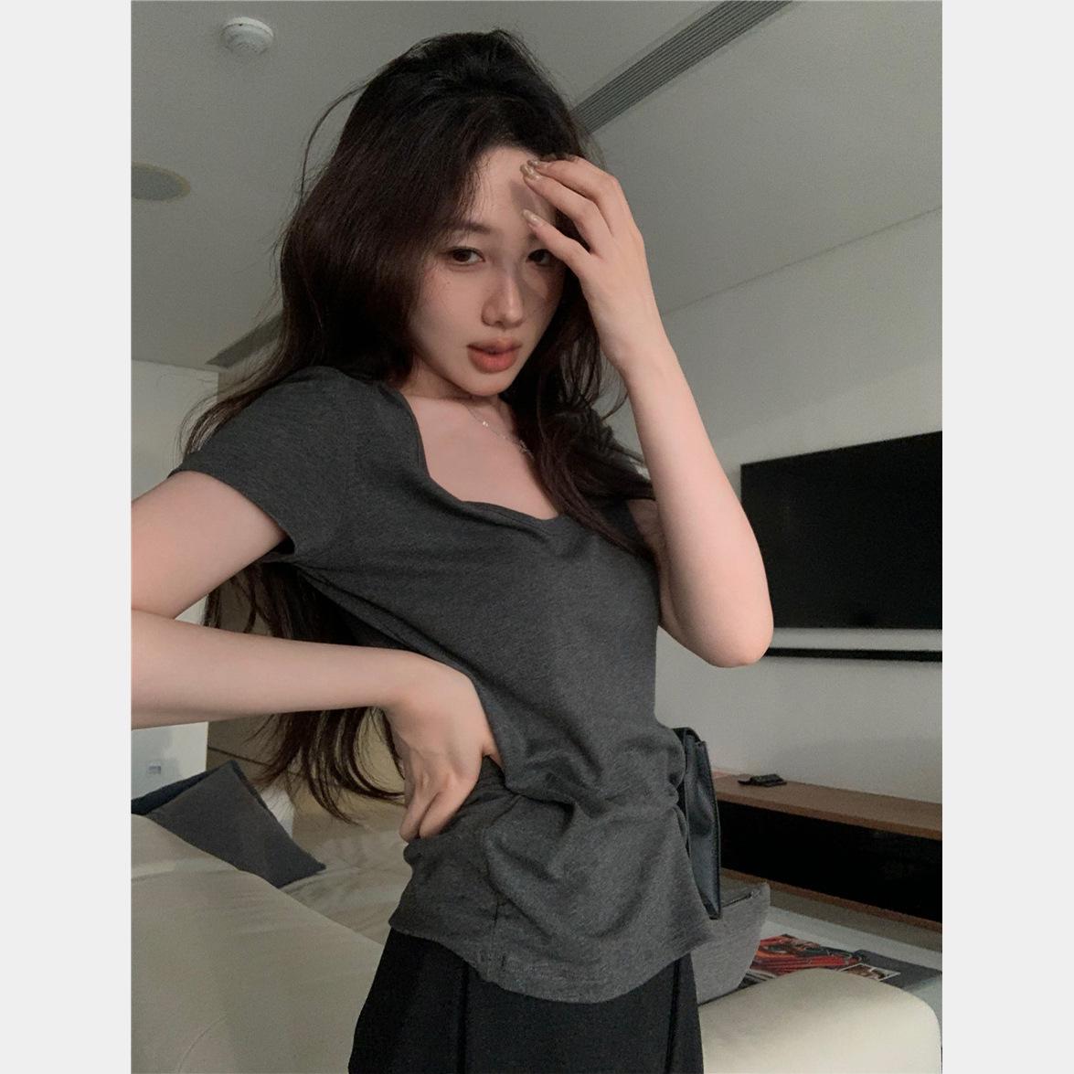 **Trendy U-neck Slim-fit Milk Silk Short Sleeve Top for Women - Summer 2026 Collection** M (Below 100 lbs) глубокий/серый
**Trendy U-neck Slim-fit Milk Silk Short Sleeve Top for Women - Summer 2026 Collection** M (Below 100 lbs) глубокий/серый
