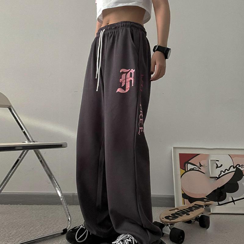 Cotton Large-size Printed Casual Sports Pants for Women In Autumn and Winter New Loose Design and Personality Dark Gray Straight Pants 4XL сірий
Cotton Large-size Printed Casual Sports Pants for Women In Autumn and Winter New Loose Design and Personality Dark Gray Straight Pants 4XL сірий