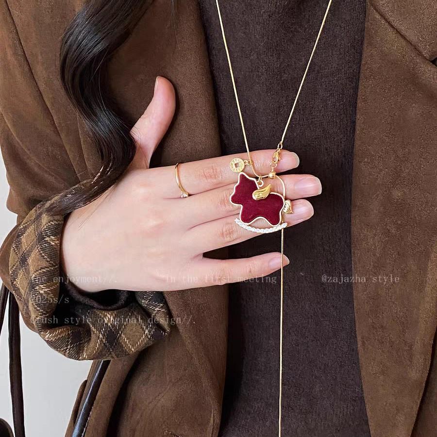 New Red Velvet Pony Pendant Necklace Female Life Light Luxury High-End Sweater Chain Horse Accessories
New Red Velvet Pony Pendant Necklace Female Life Light Luxury High-End Sweater Chain Horse Accessories