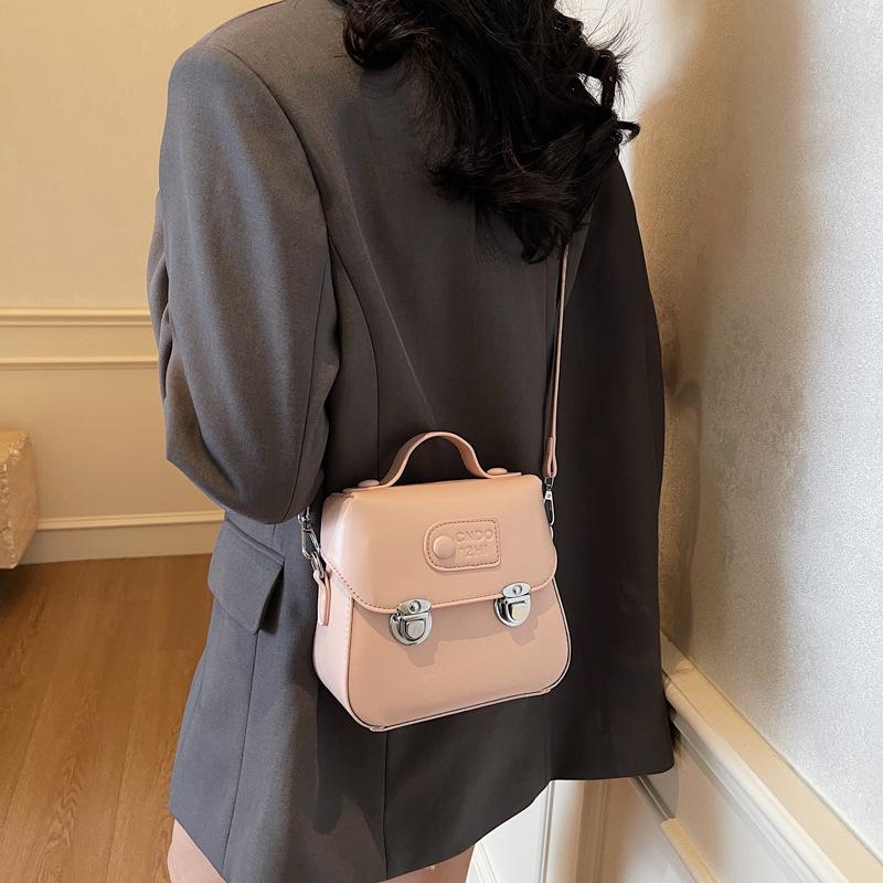 Small bag women s versatile 2025 new fashion shoulder messenger bag women s portable casual small square bag жовтий
Small bag women s versatile 2025 new fashion shoulder messenger bag women s portable casual small square bag жовтий