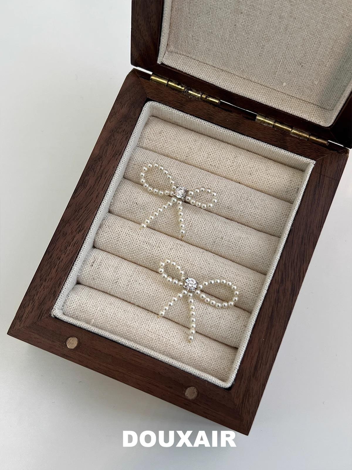 Bow pearl stud earrings silver zircon super fairy temperament earrings spring and summer sweet ins simple versatile earrings women
Bow pearl stud earrings silver zircon super fairy temperament earrings spring and summer sweet ins simple versatile earrings women