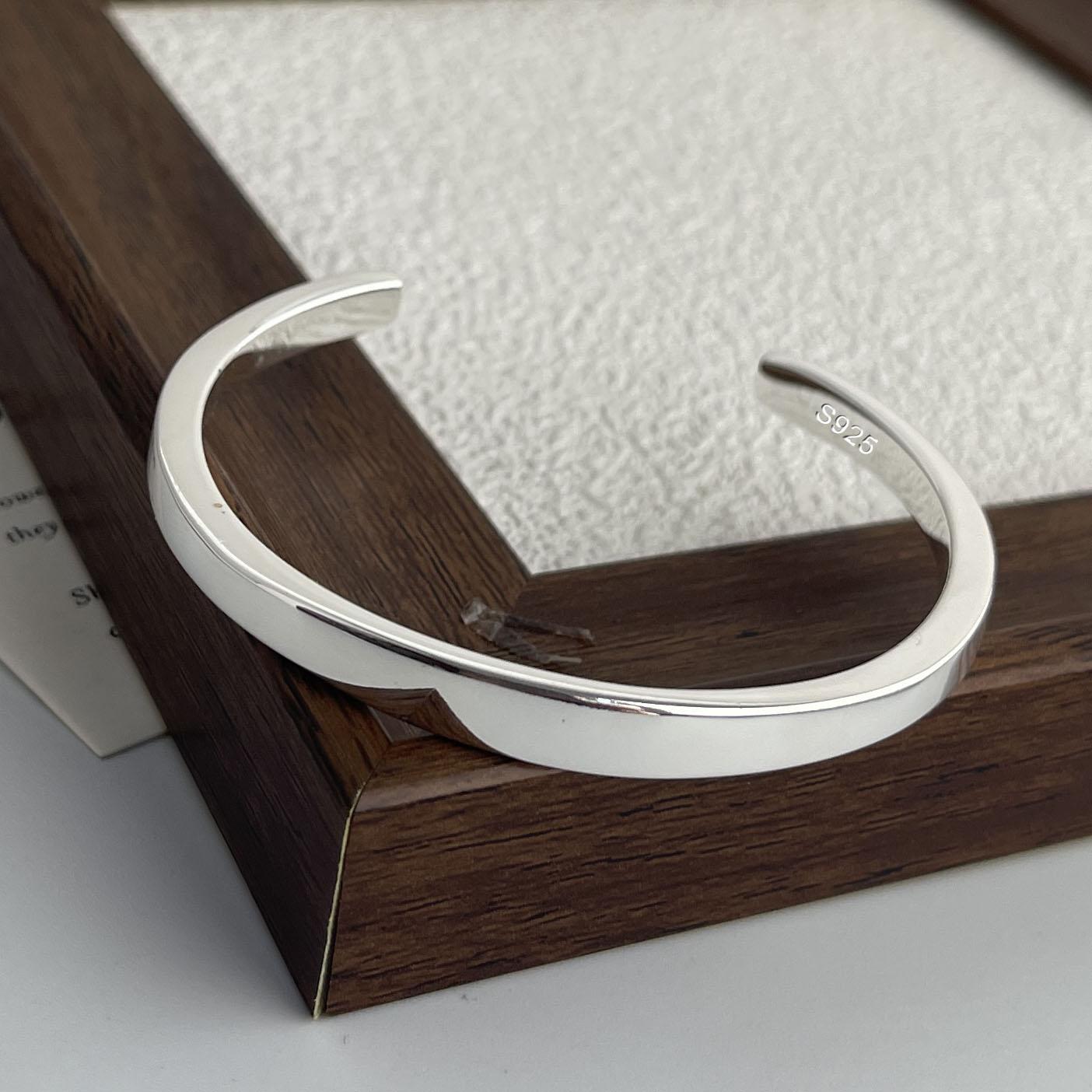 100% Solid 925 Sterling Silver Metal Bracelet for Women FLower Handmade Simple Wide Heart Chain Bracelet Birthday Gift Party
100% Solid 925 Sterling Silver Metal Bracelet for Women FLower Handmade Simple Wide Heart Chain Bracelet Birthday Gift Party