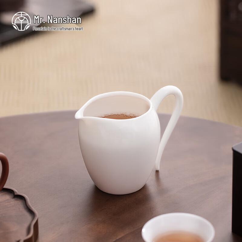 Mr. Nanshan Ceramic Kung Fu Tea Fairness Cup
Mr. Nanshan Ceramic Kung Fu Tea Fairness Cup