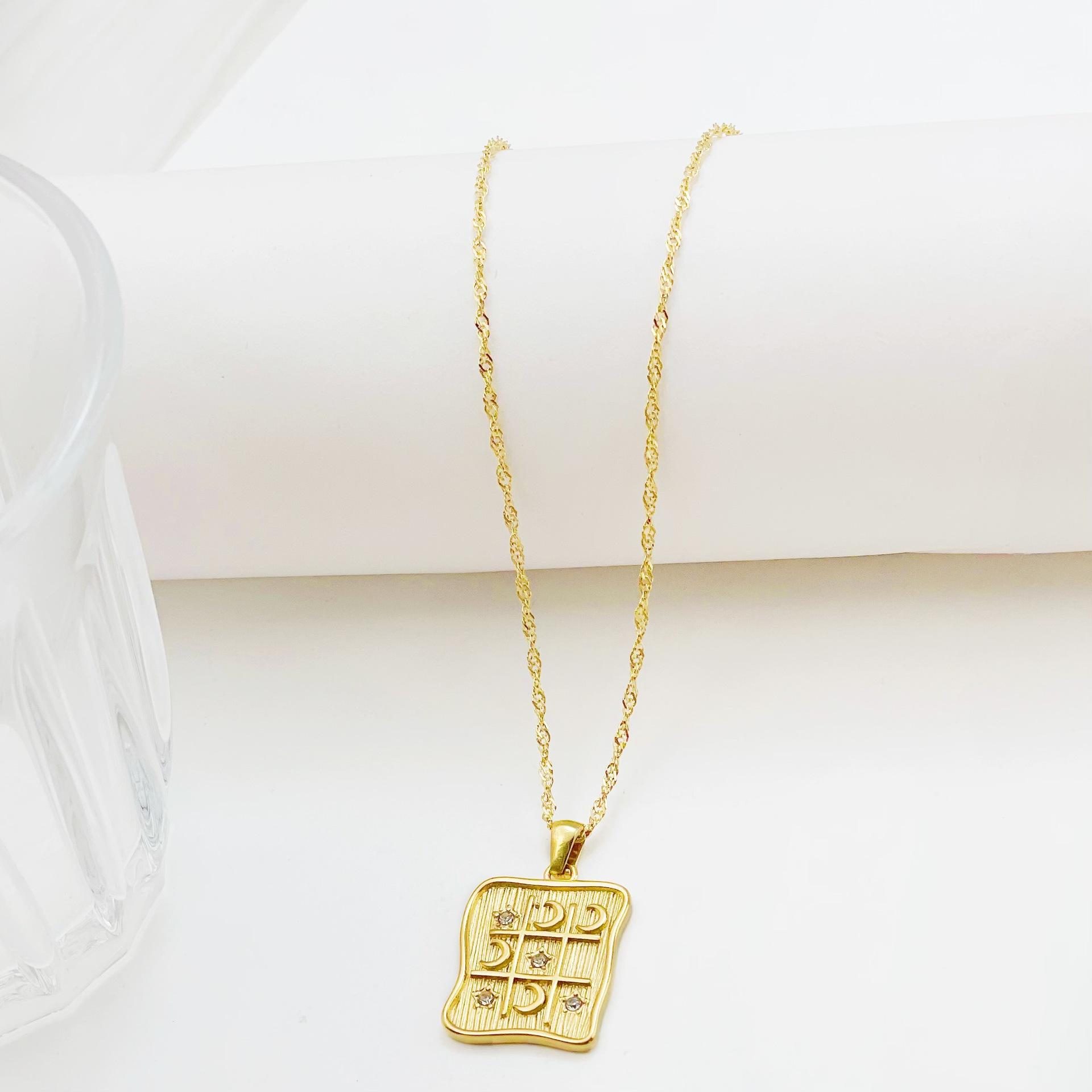 Niche Retro Temperament Water Wave Chain Plated 18K Gold Girls Zircon Pendant Necklace
Niche Retro Temperament Water Wave Chain Plated 18K Gold Girls Zircon Pendant Necklace