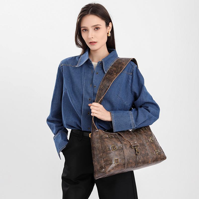 Retro large capacity heavy metal punk style old high sense 2025 new wide shoulder strap single shoulder portable tote bag темно-коричневого кольору
Retro large capacity heavy metal punk style old high sense 2025 new wide shoulder strap single shoulder portable tote bag темно-коричневого кольору