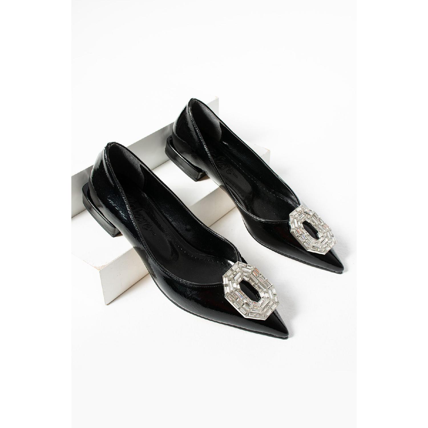 Women s Shiny Stylish Metal Buckle Detailed Pointed Toe Wrinkled Patent Leather Black Ballet Ballet Tokyo 36
Women s Shiny Stylish Metal Buckle Detailed Pointed Toe Wrinkled Patent Leather Black Ballet Ballet Tokyo 36