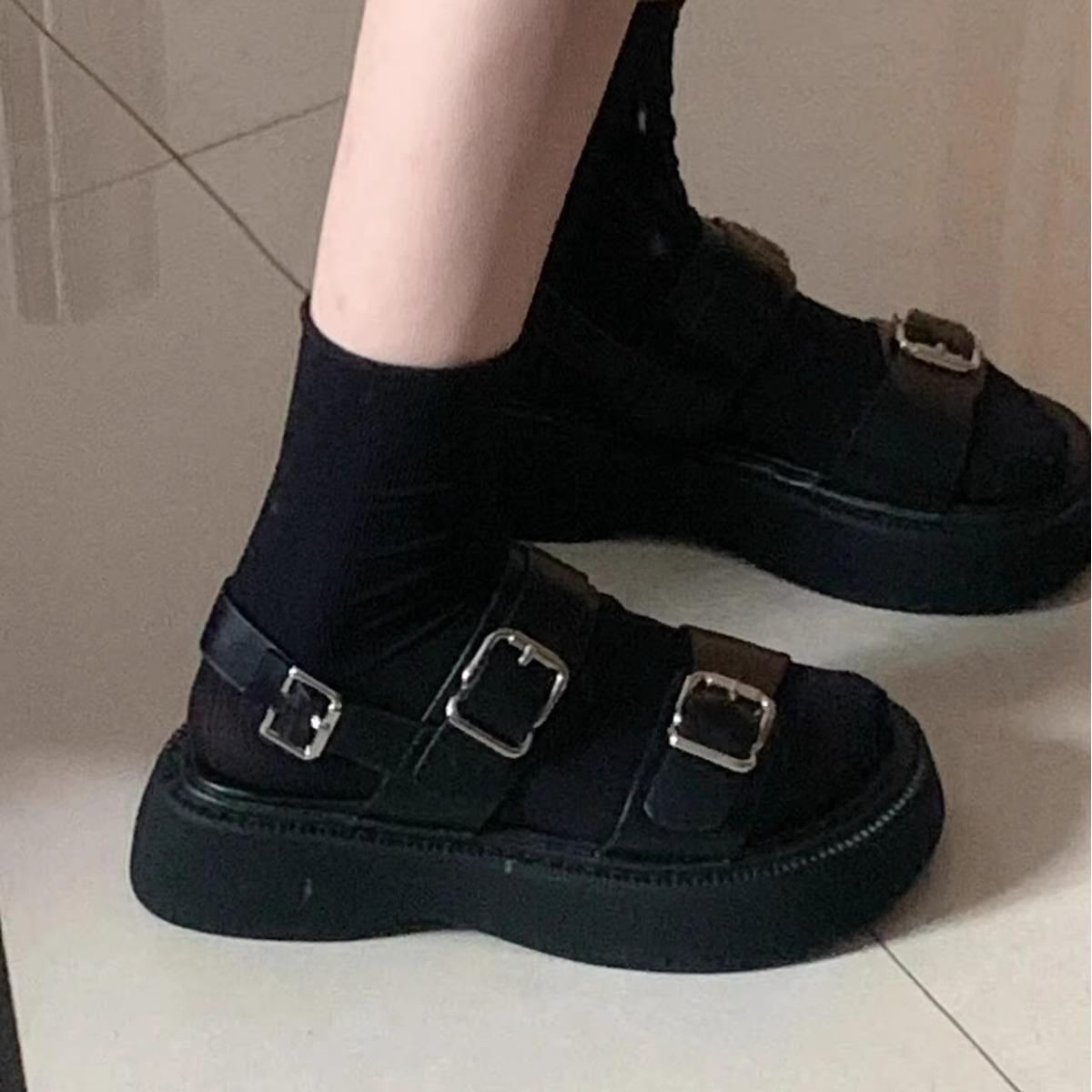 Internet celebrity open-toed fashion sandals women 2025 summer new retro student wear Korean version of versatile thick bottom with skirt 35 чёрный
Internet celebrity open-toed fashion sandals women 2025 summer new retro student wear Korean version of versatile thick bottom with skirt 35 чёрный