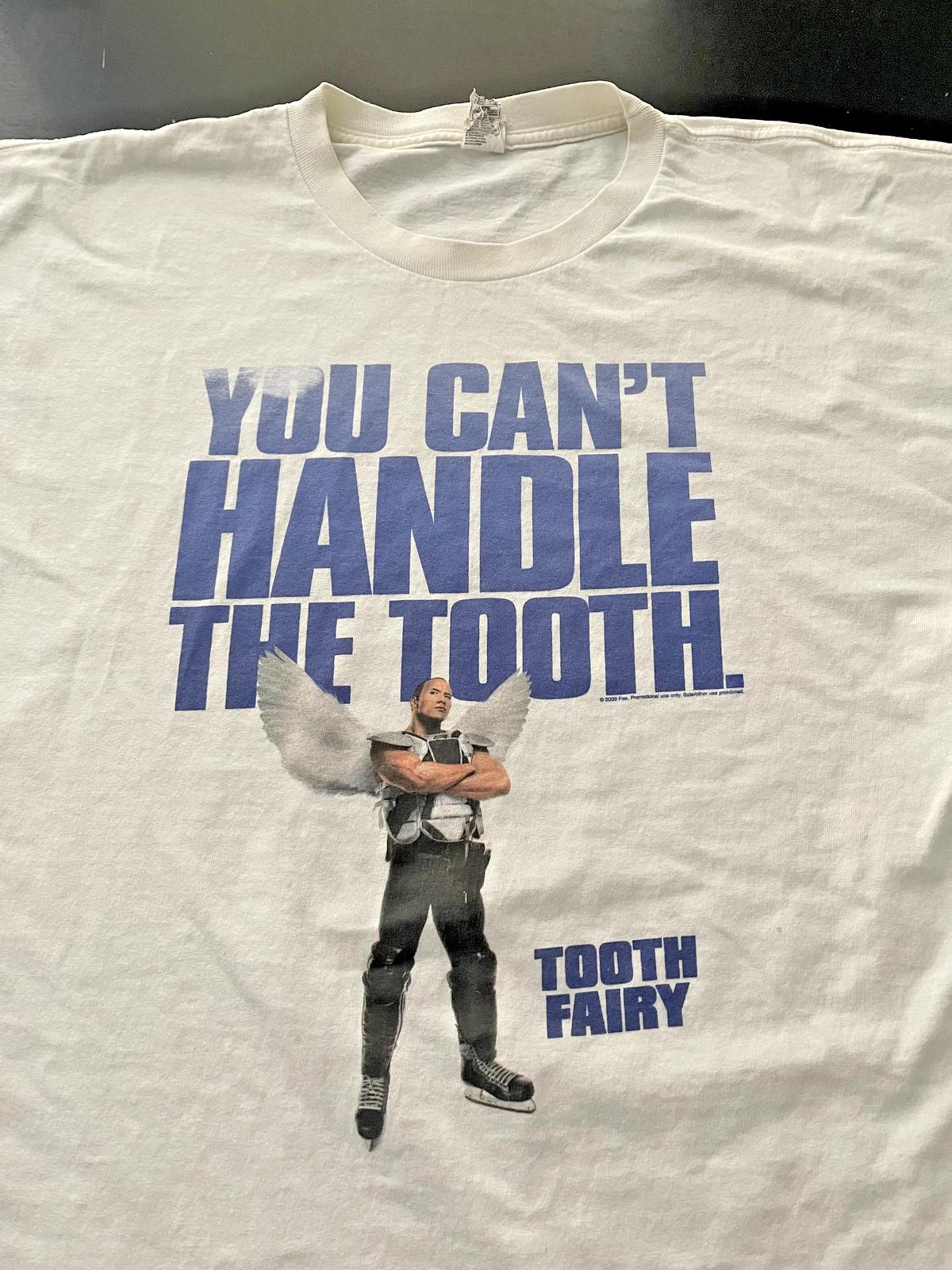Rare 2009 Tooth Fairy Movie Promo T-Shirt, Size: XL - The Rock, Dwayne Johnson L
Rare 2009 Tooth Fairy Movie Promo T-Shirt, Size: XL - The Rock, Dwayne Johnson L