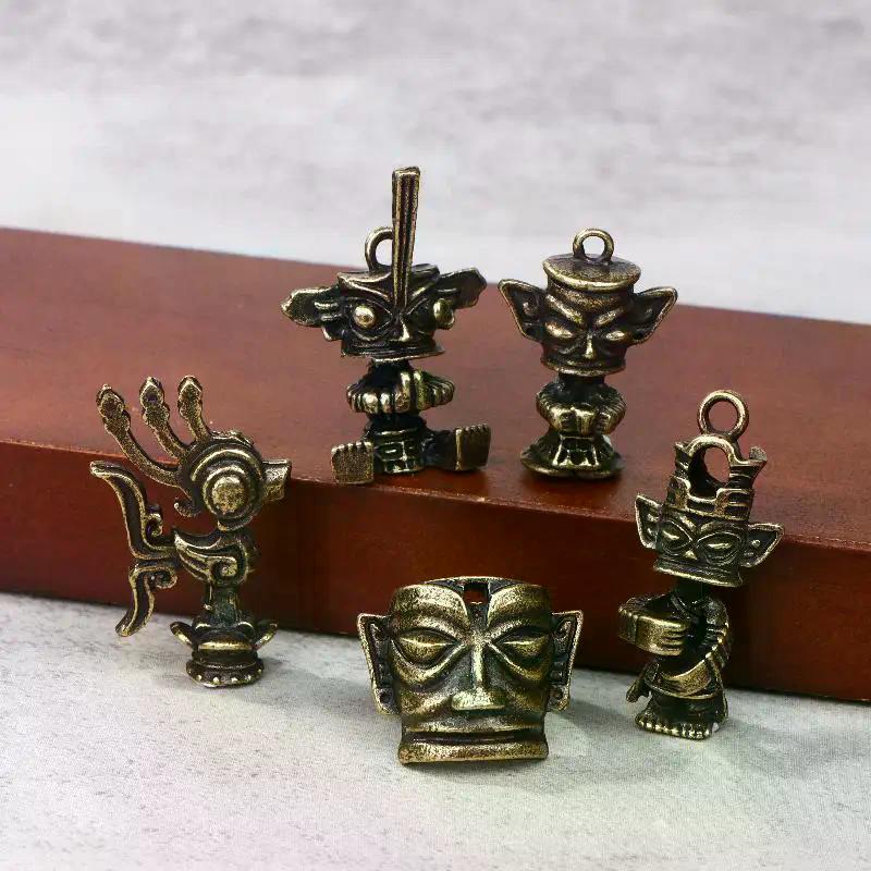 1/5Pcs Sanxingdui Antique Brass Cartoon Pendant Figurine Mythical Sculpture For DIY Craft Jewelry Accessories білий
1/5Pcs Sanxingdui Antique Brass Cartoon Pendant Figurine Mythical Sculpture For DIY Craft Jewelry Accessories білий