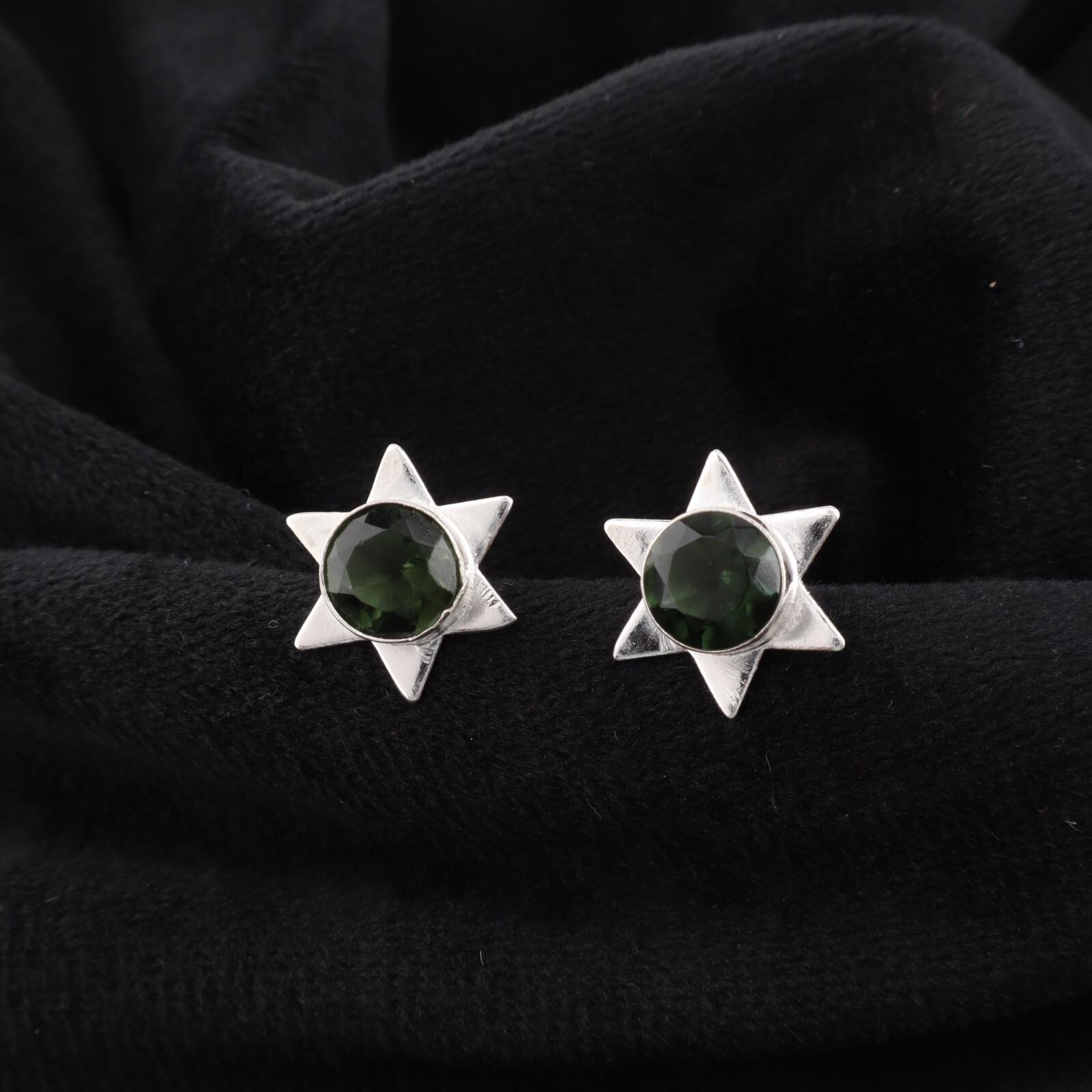 Green Tourmaline Gemstone 925 Sterling Silver Jewelry Handmade Boho Studs 0.44 EE-175-14
Green Tourmaline Gemstone 925 Sterling Silver Jewelry Handmade Boho Studs 0.44 EE-175-14
