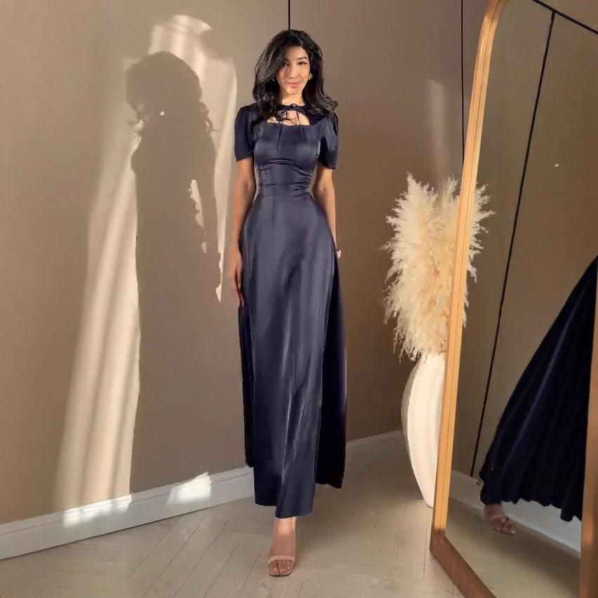 Элегантное европейское и американское летнее платье 2025 года в стиле Хепберн с открытой спиной, на шнуровке и с пышными рукавами для женщин XS чёрный
Элегантное европейское и американское летнее платье 2025 года в стиле Хепберн с открытой спиной, на шнуровке и с пышными рукавами для женщин XS чёрный