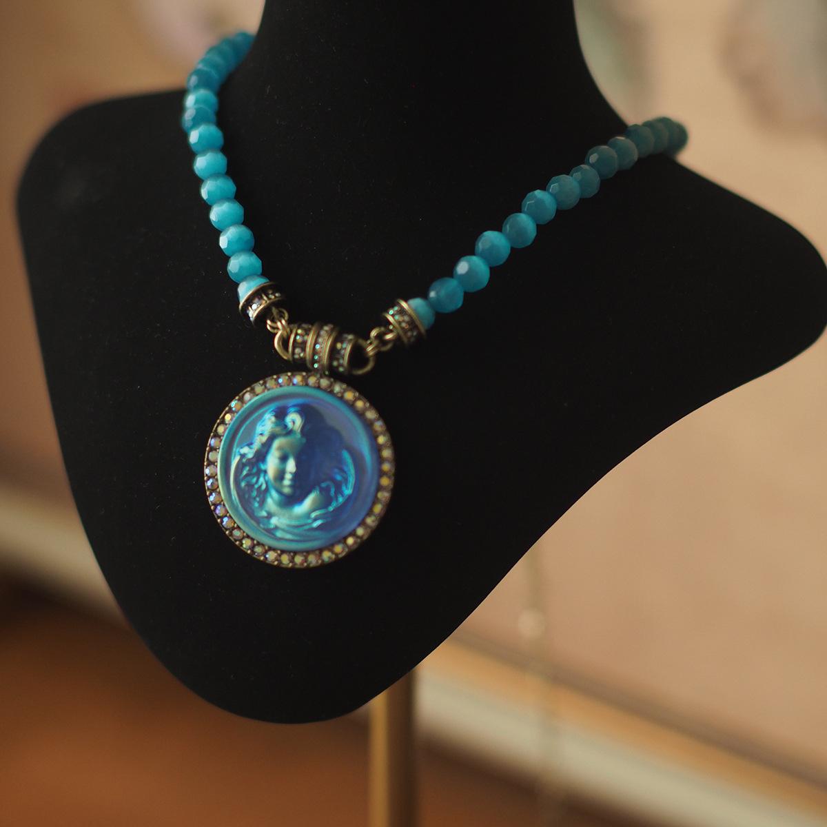 Ожерелье Dreaming Angel с бусиной из камня кошачий глаз и рельефным ретро-ожерельем