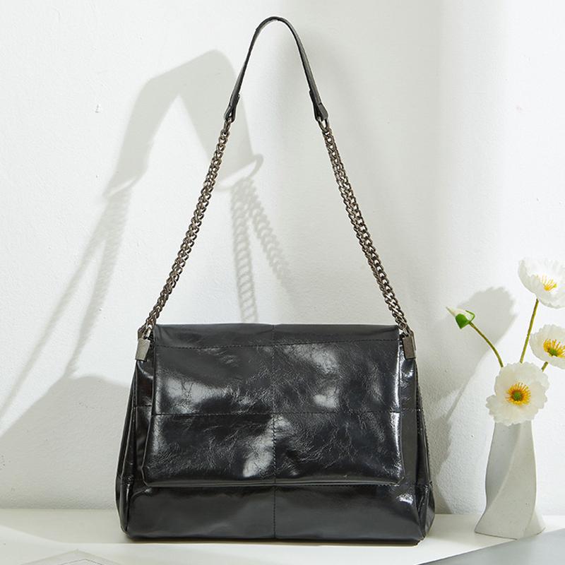 Women s PU Leather Shoulder Bag with Chains, Vintage Quilted Sling Bag, New Fashion Luxury Design Handbags for Ladies 32x12x23cm чёрный
Women s PU Leather Shoulder Bag with Chains, Vintage Quilted Sling Bag, New Fashion Luxury Design Handbags for Ladies 32x12x23cm чёрный