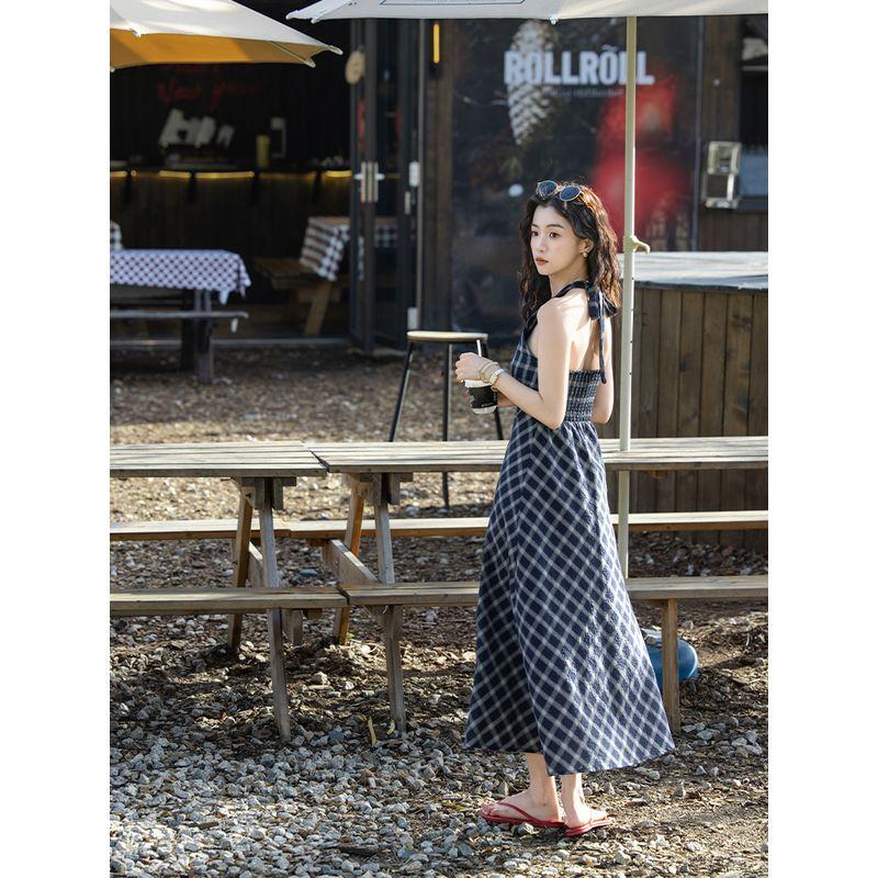 Su Mian Hanging Neck Backless Plaid Dress 2025 Summer New Retro Hong Kong Style Waist Hugging Slimming Vest Long dress Women Tibetan Blue S
Su Mian Hanging Neck Backless Plaid Dress 2025 Summer New Retro Hong Kong Style Waist Hugging Slimming Vest Long dress Women Tibetan Blue S