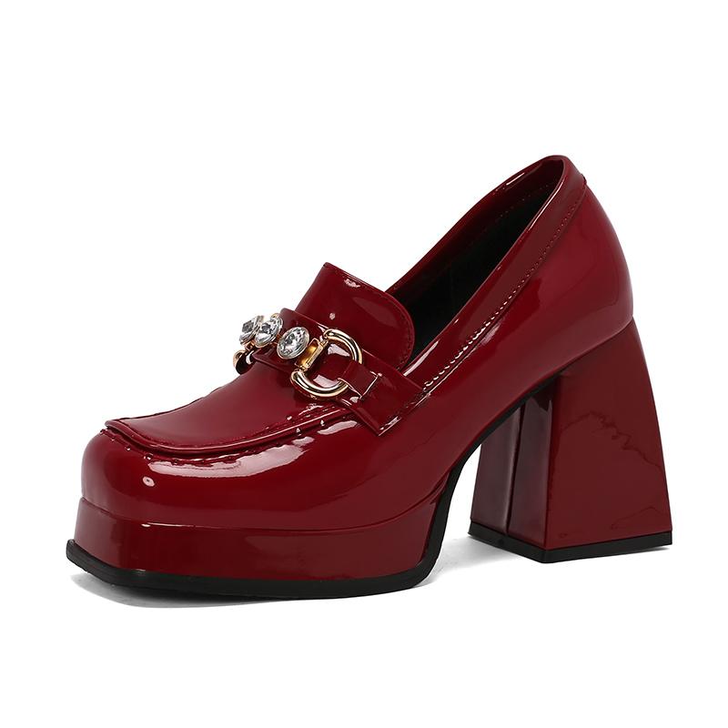 Женские туфли-лодочки большого размера с глянцевым лакированным верхом из кожи, с металлическими круглыми пряжками, соединенными последовательно, со стразами, мелкие слипоны 39 вино красного
Женские туфли-лодочки большого размера с глянцевым лакированным верхом из кожи, с металлическими круглыми пряжками, соединенными последовательно, со стразами, мелкие слипоны 39 вино красного