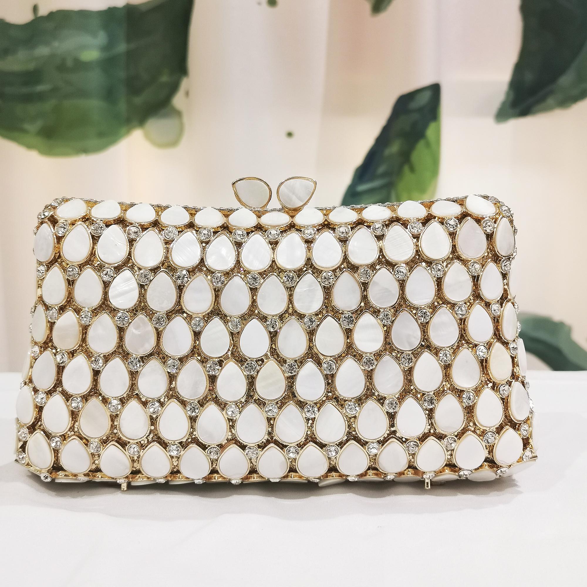 Women Clutch Bags Evening Wedding Bridal Purse White Shell Gold Metal Ladies Crystal Party Dinner Clutches Formal Women Handbags 18cmX10cmX7cm
Women Clutch Bags Evening Wedding Bridal Purse White Shell Gold Metal Ladies Crystal Party Dinner Clutches Formal Women Handbags 18cmX10cmX7cm