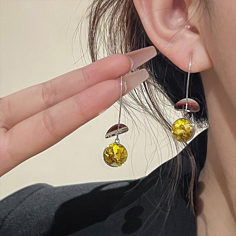 Minimalist sequined fringed ear hook fashion personality design earrings femininity earrings niche high sense
Minimalist sequined fringed ear hook fashion personality design earrings femininity earrings niche high sense
