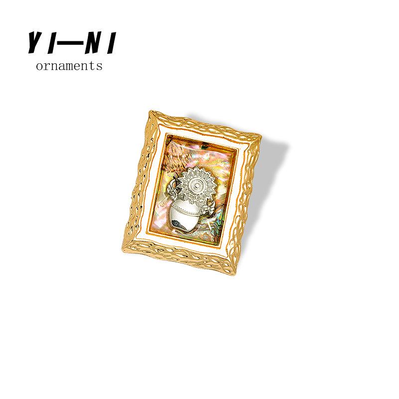 Винтажная фотография картины Ван Гога в рамке, брошь с стекающей краской на японскую модель, изысканные аксессуары-булавки в стиле холодного ветра
Винтажная фотография картины Ван Гога в рамке, брошь с стекающей краской на японскую модель, изысканные аксессуары-булавки в стиле холодного ветра