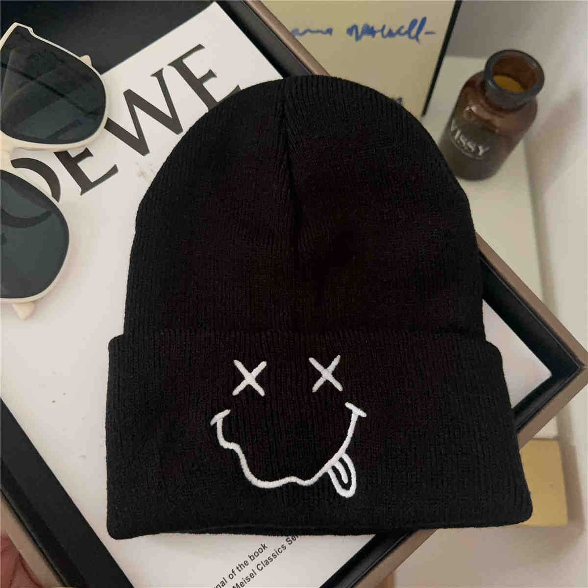 Милая и забавная вязаная шапка с улыбкой для осени и зимы, персонализированная и универсальная, теплая и защищающая уши шерстяная шапка One Size чёрный
Милая и забавная вязаная шапка с улыбкой для осени и зимы, персонализированная и универсальная, теплая и защищающая уши шерстяная шапка One Size чёрный