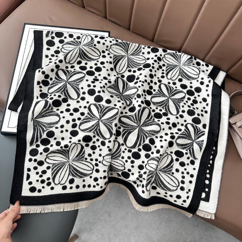 Autumn and winter new jacquard warm simple and versatile women s shawl imitation cashmere short fringed scarf 180x65cm чёрный
Autumn and winter new jacquard warm simple and versatile women s shawl imitation cashmere short fringed scarf 180x65cm чёрный