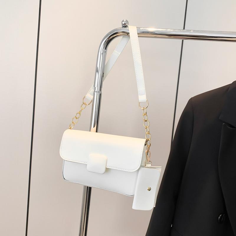Модна текстура простий ланцюжок під пахвою через плече проста літня красива однотонна нова маленька квадратна жіноча сумка через плече 2024 року білий
Модна текстура простий ланцюжок під пахвою через плече проста літня красива однотонна нова маленька квадратна жіноча сумка через плече 2024 року білий