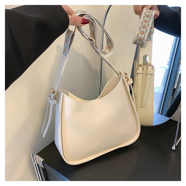 Винтажная сумка-тоут женская 2024 осень новая модная повседневная подмышечная женская сумка большой вместимости с широким плечевым ремнем сумка для поездок на работу белый
Винтажная сумка-тоут женская 2024 осень новая модная повседневная подмышечная женская сумка большой вместимости с широким плечевым ремнем сумка для поездок на работу белый