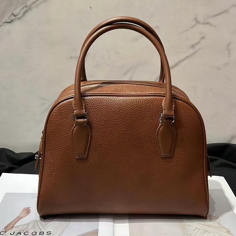 2026 New Genuine Leather Women s Bag Top Layer Cowhide Fubao Bowling Hand-held Single Shoulder Diagonal Cross Cross-border 26.5x11.5x21CM золотий коричневий колір
2026 New Genuine Leather Women s Bag Top Layer Cowhide Fubao Bowling Hand-held Single Shoulder Diagonal Cross Cross-border 26.5x11.5x21CM золотий коричневий колір