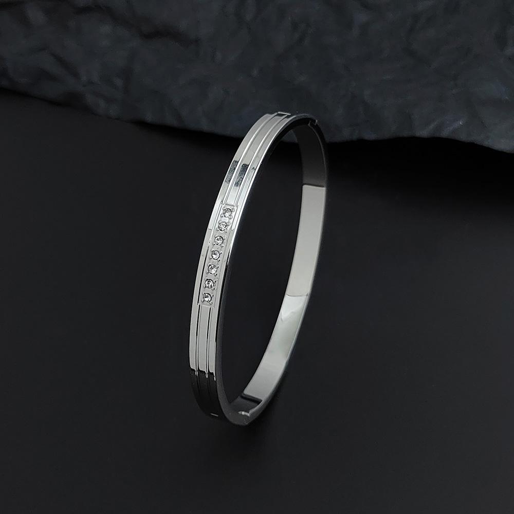 New Zircon True Love O-shaped Buckle Women s Bracelet High Quality Waterproof Metal Jewelry Wedding Party Gift серебряный
New Zircon True Love O-shaped Buckle Women s Bracelet High Quality Waterproof Metal Jewelry Wedding Party Gift серебряный
