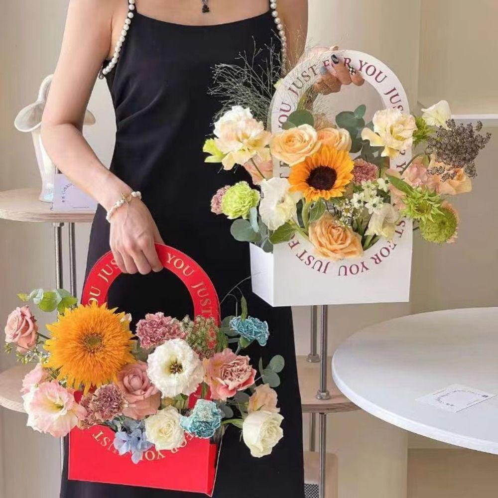 Handheld Flowers Bouquet Wrapping Box DIY Gift Bag Creative Portable Flower Basket Wedding
Handheld Flowers Bouquet Wrapping Box DIY Gift Bag Creative Portable Flower Basket Wedding
