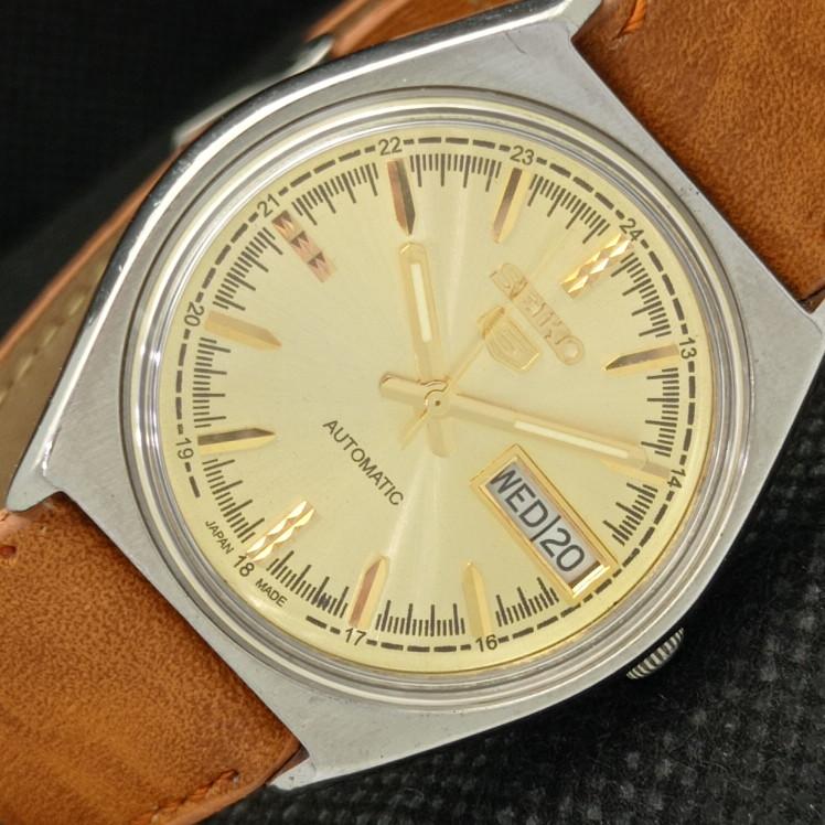 USED VINTAGE SEIKO 5 AUTO 6309A JAPAN MENS DAY/DATE GOLDEN WATCH 608h-a316766-9 SKU608h-a316766
USED VINTAGE SEIKO 5 AUTO 6309A JAPAN MENS DAY/DATE GOLDEN WATCH 608h-a316766-9 SKU608h-a316766