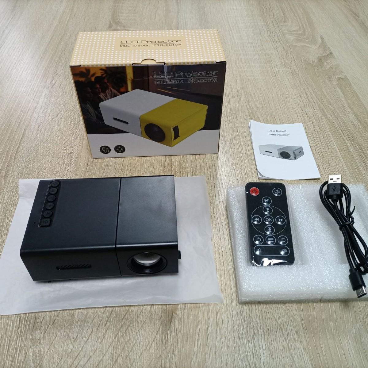 Міні світлодіодний портативний HD проектор YG300, що найбільше продається, для домашнього кінотеатру AU Plug
Міні світлодіодний портативний HD проектор YG300, що найбільше продається, для домашнього кінотеатру AU Plug