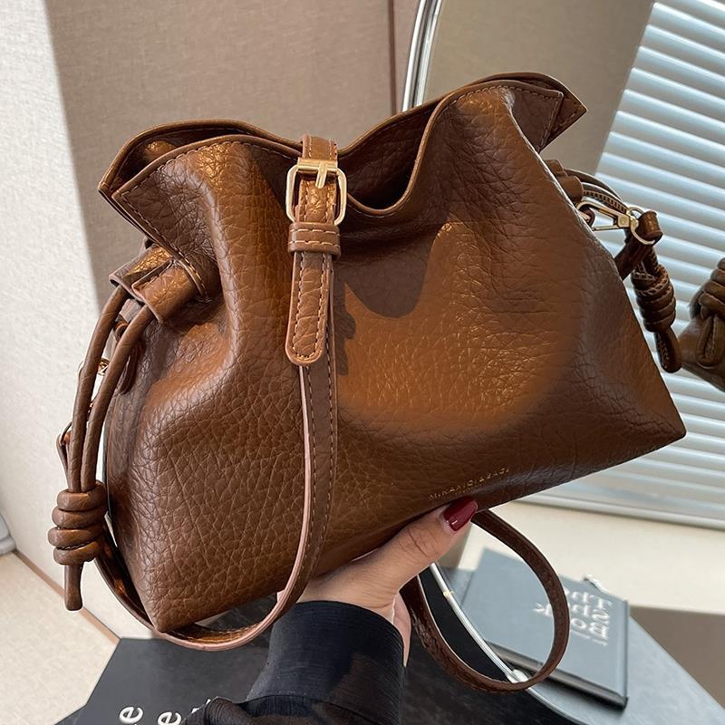 Women s Autumn 2024 Large Capacity Pleated Bucket Crossbody Shoulder Bag - Niche Design коричневый
Women s Autumn 2024 Large Capacity Pleated Bucket Crossbody Shoulder Bag - Niche Design коричневый