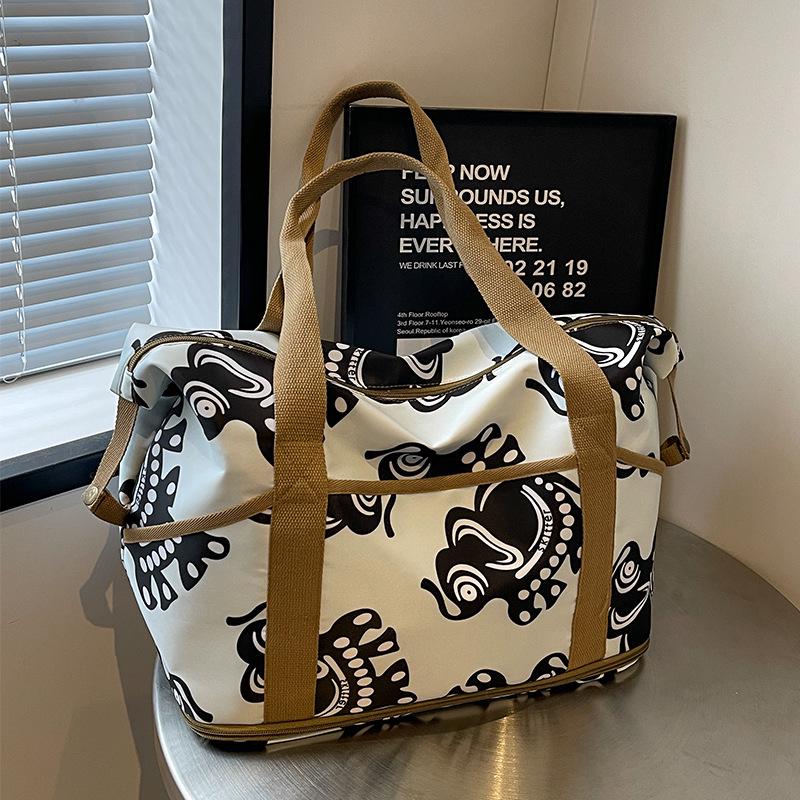 Oxford Cloth XL Travel Tote: Trolley-Friendly Bag for Business, Short Trips, or Maternity Needs 45cm x 30cm x 23cm
Oxford Cloth XL Travel Tote: Trolley-Friendly Bag for Business, Short Trips, or Maternity Needs 45cm x 30cm x 23cm