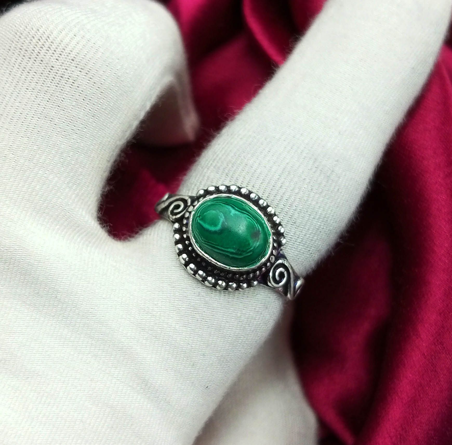 Малахитовый драгоценный камень 925 пробы с серебряным покрытием Boho US SZ 6 Ring Jewelry NCR-R513
Малахитовый драгоценный камень 925 пробы с серебряным покрытием Boho US SZ 6 Ring Jewelry NCR-R513