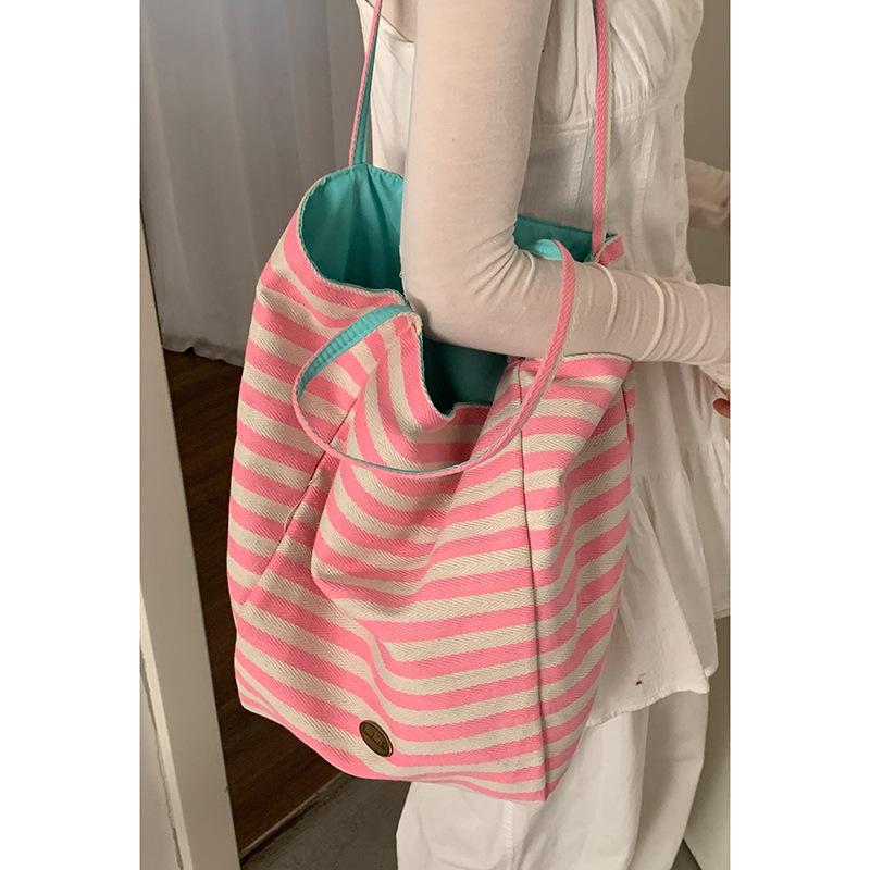 Повседневная холщовая сумка Сумка-подмышка в стиле ленивого ветра Новая полосатая сумка через плечо большой вместимости Студенческая сумка для занятий
Повседневная холщовая сумка Сумка-подмышка в стиле ленивого ветра Новая полосатая сумка через плечо большой вместимости Студенческая сумка для занятий