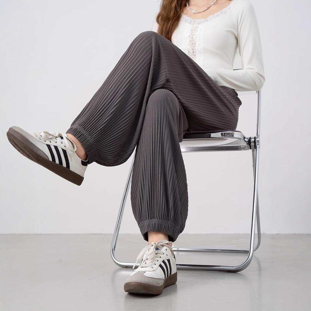 Women s Summer Ice Silk Pleated Wide-Leg Joggers: Slimming, Versatile & Loose-Fit Nine-Point Pants Medium темно-серого
Women s Summer Ice Silk Pleated Wide-Leg Joggers: Slimming, Versatile & Loose-Fit Nine-Point Pants Medium темно-серого