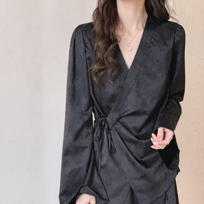 2026 Spring Black Satin National Style Two-Piece Skirt: Slimming Long-Sleeved Design for Women XL
2026 Spring Black Satin National Style Two-Piece Skirt: Slimming Long-Sleeved Design for Women XL