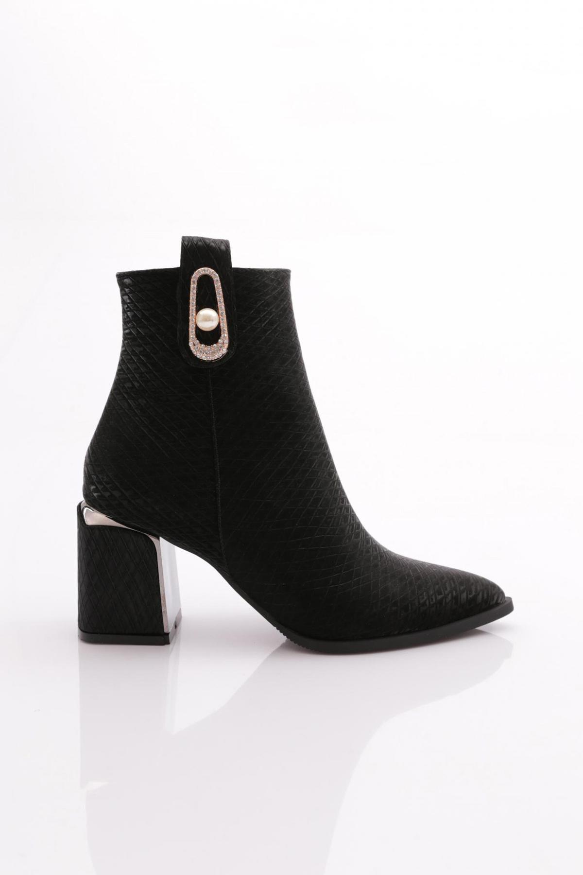 Women s Fashion Heeled Boots 
Women s Fashion Heeled Boots