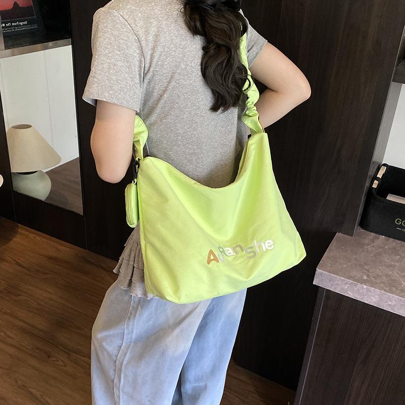Summer casual tote bag women 2025 fashion messenger bag large capacity versatile bag pleated shoulder bag білий
Summer casual tote bag women 2025 fashion messenger bag large capacity versatile bag pleated shoulder bag білий