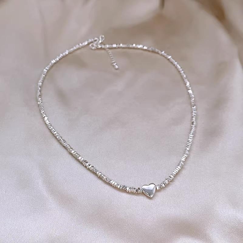 Broken Silver Love Necklace, Women S Fashion Super Fairy Temperament, The Same Design Sense Collarbone Neck Chain
Broken Silver Love Necklace, Women S Fashion Super Fairy Temperament, The Same Design Sense Collarbone Neck Chain