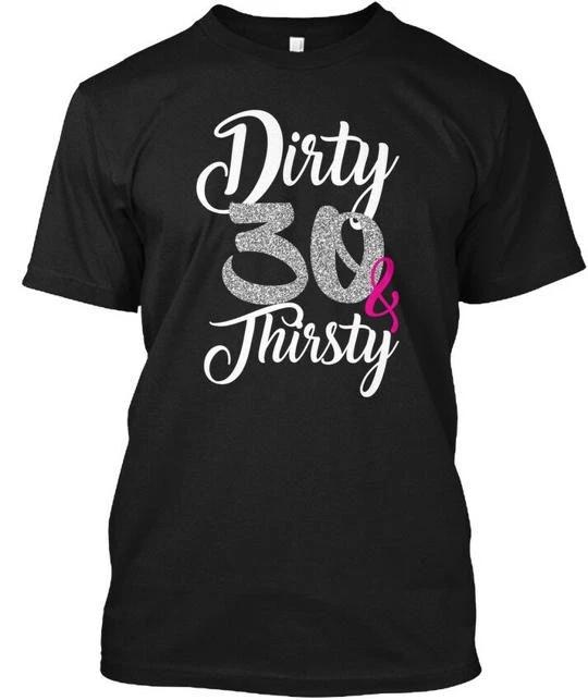 Грязные 30 И Жаждущие & Футболка Сделано в США Размер от S до 5XL XL
Грязные 30 И Жаждущие & Футболка Сделано в США Размер от S до 5XL XL