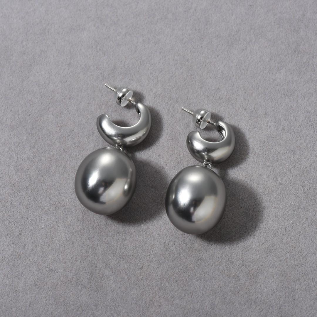 Copper-Plated Platinum Inlaid Oval Gray Round Beads S925 Silver Needle Stud Earrings Temperament Earrings Women
Copper-Plated Platinum Inlaid Oval Gray Round Beads S925 Silver Needle Stud Earrings Temperament Earrings Women